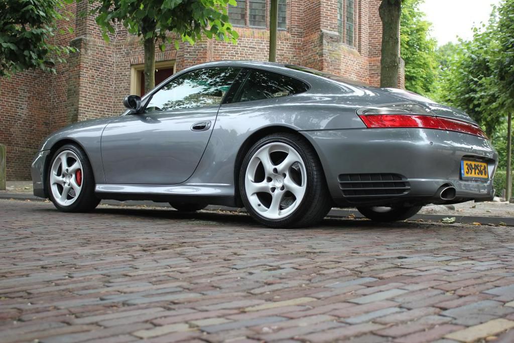 Porsche 911 Carrera 4S 