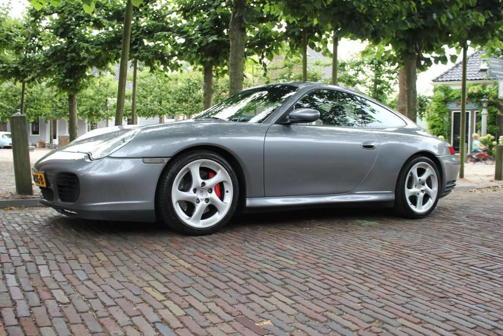 Porsche 911 Carrera 4S 